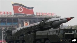 Makamai masu linzami na Koriya Ta arewa a wani bukin fareta