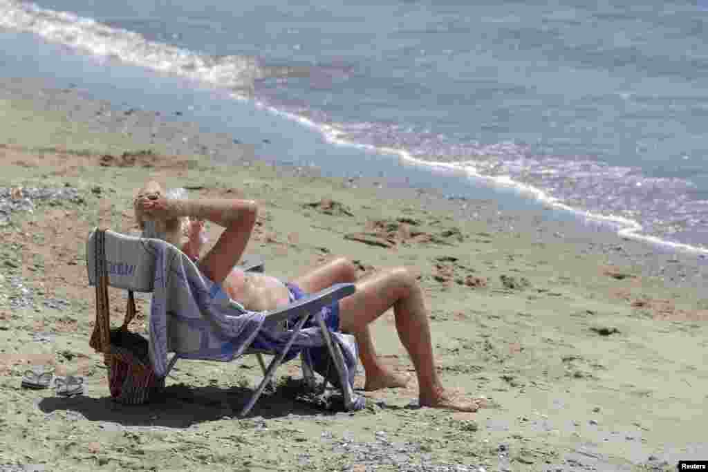 یک ساحهٔ ساحلی در اسپانیا، کشوریکه امسال با موج شدید گرما روبرو شده است.