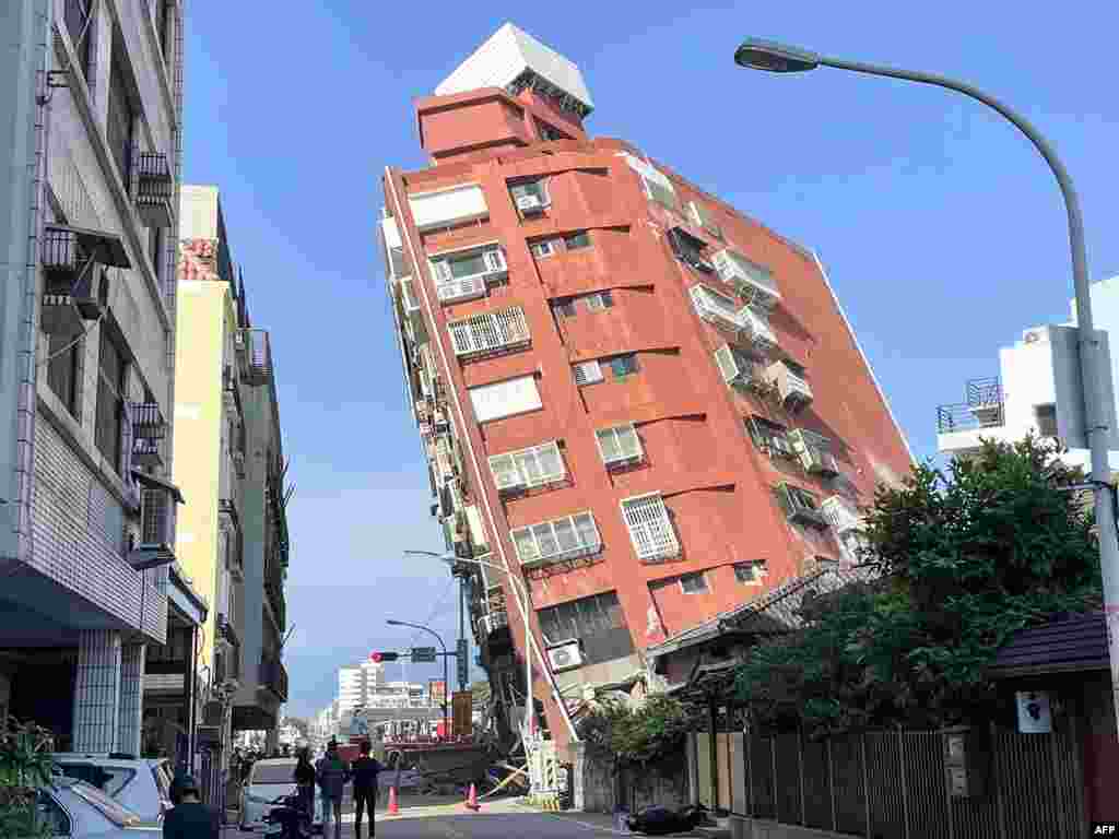 ከባድ የመሬት መንቀጥቀጥ በታይዋን ምስራቃዊ ክፍልን ከመታ በኋላ የተጎዳው የኡራነስ ሕንፃ በሁዋልያን&nbsp;