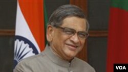 Menlu India S.M Krishna mendesak sejawatnya dari Sri Lanka untuk menyeldiki pelanggaran HAM dalam pertemuan di New Delhi (17/5).