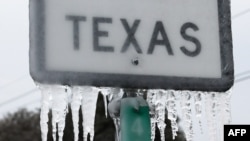 Badai musim dingin Uri memicu cuaca dingin dan menyebabkan pemadaman listrik di Texas, AS, 18 Februari 2021.