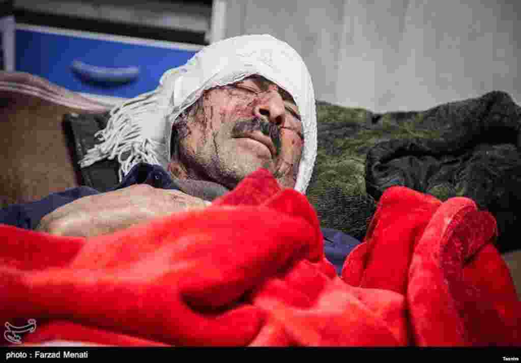 Environ 6000 personnes ont été blessées dans le tremblement de terre à Kermanshah, en Iran, le 13 novembre 2017. 