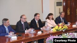 អ្នកស្រី Paola Pampaloni​ នាយក​គ្រប់​គ្រង​ទទួល​បន្ទុក​កិច្ចការ​អាស៊ី​ និង​ប៉ាស៊ីហ្វិក​​នៃ​គណៈ​កម្មការ​អឺរ៉ុប ជួប​ពិភាក្សាជាមួយលោក ប្រាក់ សុខុន រដ្ឋមន្ត្រីក្រសួងការបរទេសកម្ពុជា នៅរាជធានីភ្នំពេញ នៅរាជធានីភ្នំពេញ ថ្ងៃទី២០ ខែមីនា ឆ្នាំ២០១៩។ (រូបថត៖ ក្រសួងការបរទេសកម្ពុជា)