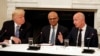 Presiden AS Donald Trump bersama CEO Microsoft Satya Nadella (tengah) dan CEO Amazon Jeff Bezos dalam pertemuan di Gedung Putih (foto: dok). 