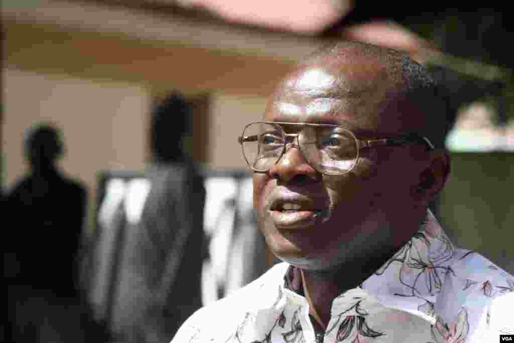 Pastor Yohanna Buru of the Peace Revival and Reconciliation Foundation of Nigeria works with Muslim leaders to try to reconcile decades-old differences between Muslims and Christians in Nigeria&rsquo;s &lsquo;Middle Belt,&rsquo; Kaduna, Nigeria, Feb. 14, 2014. (Heather Murdock/VOA)