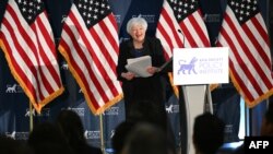 美国财政部长耶伦在亚洲协会在华盛顿主办的活动中就拜登政府印太经济政策发表讲话。(2023年11月2日)