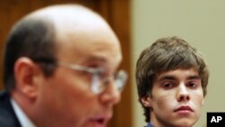 មនុស្សម្នា​មើល​ការ​ប្រារព្ធ​ពិធីបុណ្យ​ចូល​ឆ្នាំ​ចិន​ នៅ​តំបន់ Chinatown ក្នុង​ក្រុង​ឡុងដ៍ ប្រទេស​អង់គ្លេស។