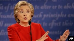 Kovingtonning so'zlariga ko'ra, prezident davlat manfaatlariga doir har qanday savolga istagan payt aniq javob bera olishi kerak. Klinton buni uddaladi, deydi u. 