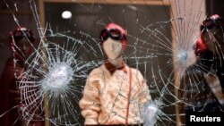 Razbijen izlog u centru Torina