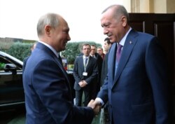 Turkish President Recep Tayyip Erdogan, right, welcomes Russian President Vladimir Putin, in Istanbul, Jan. 8, 2020. Putin and Erdogan are meeting in Istanbul to inaugurate the dual natural gas line, TurkStream, connecting their countries.