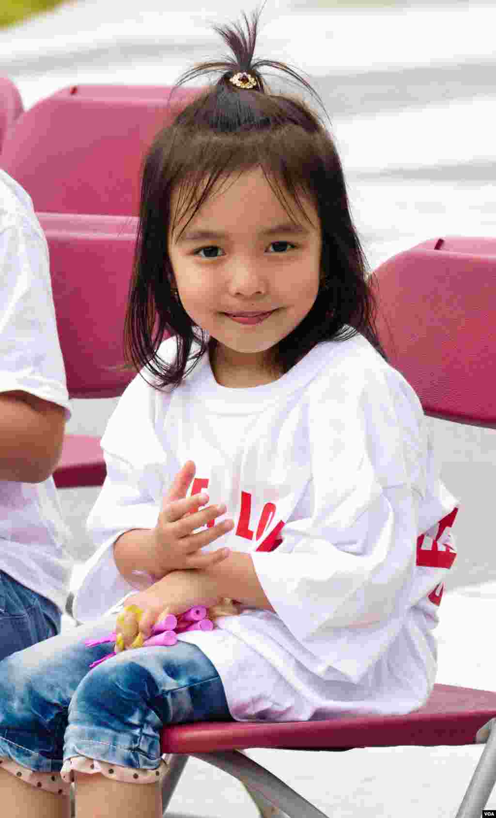 Vashingtonda Uyg&#39;ur madaniy festivali. Tadbirdan so&#39;ng jamoa Xitoy elchixonasi qarshisida norozilik namoyishi o&#39;tkazdi, Vashington, 3-avgust, 2014-yil. Odil Ruzaliev surati