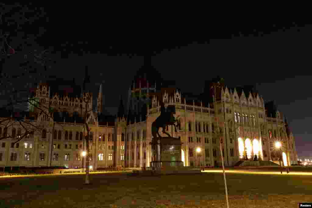 The Hungarian parliament building is seen during Earth Hour in Budapest, Hungary, March 30, 2019. 