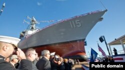 미 7함대는 4일 최신예 이지스 구축함인 라파엘 페랄타호를 일본에 전진배치했다고 발표했다. 2015년 10월 31일 메인주 배스 조선소에서 거행한 진수식 행사. 사진=미 국방부.