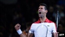 Reaksi Novak Djokovic dari Serbia setelah mengalahkan Borna Coric dari Kroasia di laga final tunggal putra di turnamen tenis Shanghai Masters, 14 Oktober 2018.