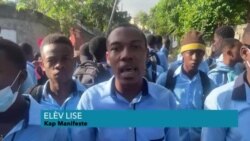 Pwofesè ak Elèv Nan Vil Jeremie Foule Beton an