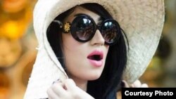 Model ternama Pakistan, Qandeel Baloch (26 tahun) dilaporkan tewas akibat dibunuh oleh saudaranya sendiri hari Jumat (15/7).