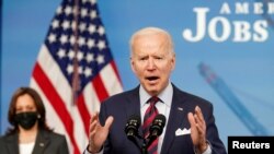 រូបឯកសារ៖ ប្រធានាធិបតី​សហរដ្ឋ​អាមេរិក លោក Joe Biden ថ្លែង​អំពី​ការងារ​ និង​សេដ្ឋកិច្ច​នៅ​សេតវិមាន រដ្ឋធានី​វ៉ាស៊ីនតោន ថ្ងៃទី៧ ខែមេសា ឆ្នាំ២០២១។ 