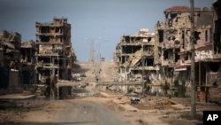 지난 21011년 정부군과 반군의 공방으로 폐허가 된 시르테 시 (자료사진)