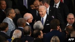 Американскиот претседател Џо Бајден ги поздравува членовите на Конгресот откако го одржа говорот за состојбата на нацијата во Претставничкиот дом, на 7 март 2024 година