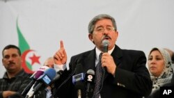 Le Premier algérien Ahmed Ouyahiaspeaks lors d'un rassemblement à Alger, le 5 mai 2012. 