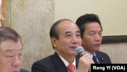 台湾立法院长王金平（中）谈国会外交成果