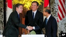 지난 16일 일본 도쿄에서 미한일 외교차관들이 협의회를 가진 후 공동기자회견을 하고 있다. 왼쪽부터 미국의 토니 블링큰 국무부 부장관, 사이키 아키타카 일본 외무성 사무차관, 한국의 임성남 외교부 제1차관.