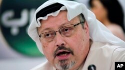 Arhiv - Novinar Jamal Khashoggi govori na konferenciji za novinare u Bahreinu, 1. februar 2015.