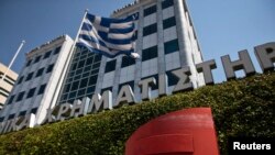 Gedung bursa efek Yunani di Athena (foto: dok). Saham-saham Yunani anjlok dalam beberapa pekan terakhir.