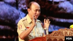 រូបឯកសារ៖ លោក​ ឱម យិនទៀង​ ប្រធាន​អង្គភាព​ប្រឆាំង​អំពើ​ពុក​រលួយ​ នៅក្នុង ទិវា​អន្តរជាតិ​ប្រឆាំង​អំពើ​ពុក​រលួយ នៅ​ឯ​រោង​​មហោស្រព​កោះពេជ្រ ​រាជធានី​ភ្នំពេញ​ នៅ​ថ្ងៃ​ពុធ​ ទី​៩​ ខែធ្នូ​ ឆ្នាំ​២០១៥​​។ (ហ៊ាន សុជាតា​/ VOA)