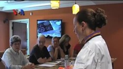 Kelas Memasak untuk Pekerja di AS - Liputan Feature VOA