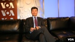 2013年5月8日西藏行政中央司政洛桑森格在美国之音演播室。
