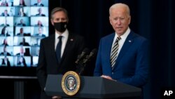 AQSh Davlat kotibi Entoni Blinkenning aytishicha, Bayden ma’muriyati demokratiyani xorijda targ’ib etishda o’ziga xos siyosat yuritadi, harbiy kuch qo’llamaydi