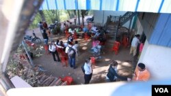 Villagers come to get their blood tested in Peam village, Muk Kompoul district, Kandal province where health officials suspect a mass infection of HIV, on Monday, Feb 22, 2016. (Photo: Aun Chhengpor/VOA Khmer)