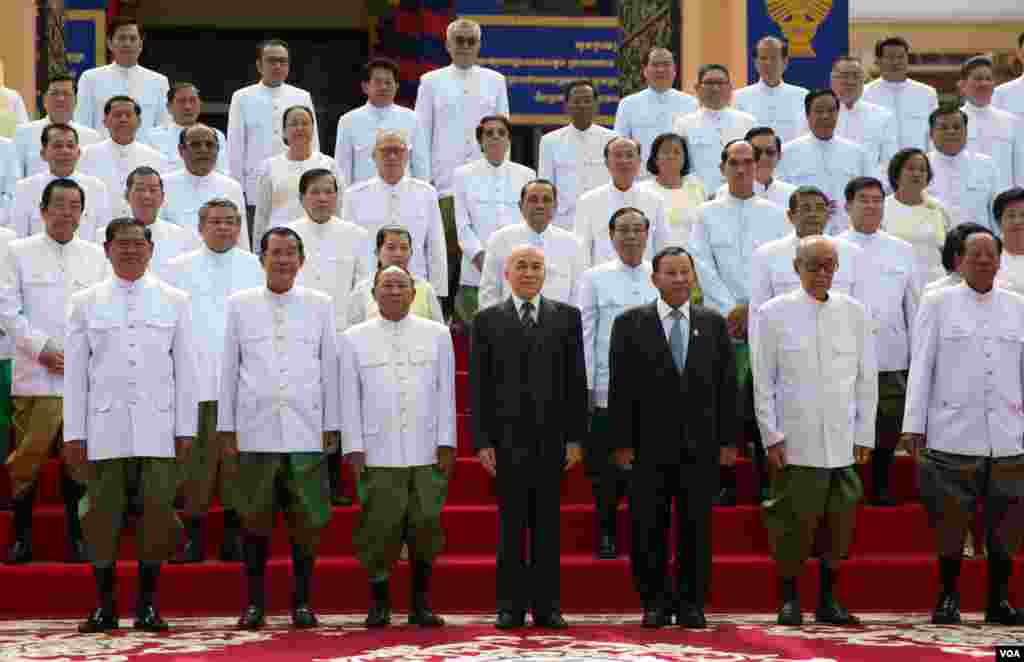 پشت صحنه دومین سالگرد سقوط هواپیما پی‌اس ۷۵۲ در منزل مهزار زارعی، پدر آراد زارعی 