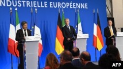 Dari kiri: Menteri Ekonomi Jerman, Prancis, dan Italia bertemu di Paris pada hari Senin (8/4) untuk membahas kebijakan industri Uni Eropa.