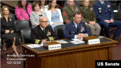 被特朗普总统提名为美国特种作战司令部司令的布拉德利将军和被特朗普总统提名为美国非洲司令部司令的安德森将军在参议院军事委员会的确认听证会上作证。(2025年7月22日)