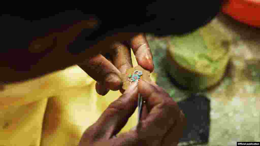 A craftsman makes a piece of pietra dura, which is used in Islamic architecture and decoration (Courtesy of Unity Promotions Foundation)