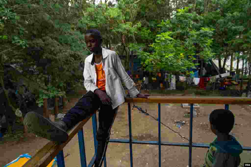 Many displaced people say they have been separated from their families since the war began, June 11, 2021. (Yan Boechat/VOA) 