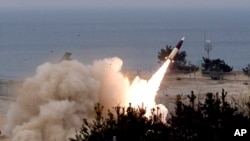 "ატაკამსის" ტიპის რაკეტის გაშვების მომენტი სამხრეთ კორეაში. 