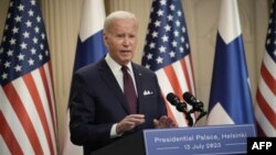 조 바이든 미국 대통령이 13일 핀란드 수도 헬싱키에서 미국-북유럽5개국 정상회의 직후 사울리 니니스퇴 핀란드 대통령과 공동 기자회견에서 발언하고 있다.