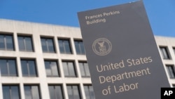 资料照片：位于华盛顿的美国劳工部大楼。(2020年3月26日)
