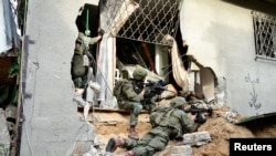 ទាហាន​អុីស្រាអែល​ប្រតិបត្តិ​នៅស្រុក Shajaiya ទីក្រុង Gaza city 