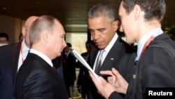 Ketegangan antara Presiden Rusia Vladimir Putin (kiri) dan Presiden AS Barack Obama tampak jelas sejak KTT APEC di Beijing, China (11/11).