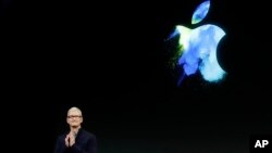 Le PDG d'Apple, Tim Cook, lors d'une annonce de nouveaux produits à Cupertino, en Californie le 27 octobre 2016.