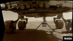 Marsoxod ostida kichik vertolyot-dron