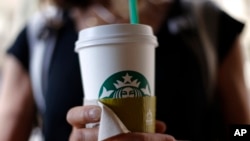 Starbucks melaporkan penjualan mereka naik 7 persen dalam kuartal pertama tahun ini di Amerika (foto: dok).