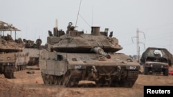 រថក្រោះ​អ៊ីស្រាអែល​​នៅ​ជិត​ព្រំដែន​​ជាមួយ​ដែនដី​ប៉ាឡេស្ទីន​​ហ្កាហ្សា (Gaza) ក្នុង​ភាគ​ខាង​ត្បូង​ប្រទេស​អ៊ីស្រាអែល កាល​ពី​ថ្ងៃ​ទី​២២ ខែ​តុលា ឆ្នាំ​២០២៣។