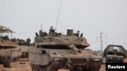 Vifaru vya kijeshi vya Israel vikishika doria karibu na mpaka wa Ukanda wa Gaza