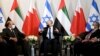 PM Israel Naftali Bennett (tengah) bertemu dengan Menteri UEA dan Bahrain di New York, 26 September 2021. (Avi Ohayon/Kantor Pers Pemerintah Israel via AP)