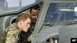 Pangeran Harry dari kerajaan Inggris yang bertugas di Camp Bastion, provinsi Helmand, tidak dalam keadaan bahaya dalam serangan di pangkalan di Afghanistan itu (foto: dok). 